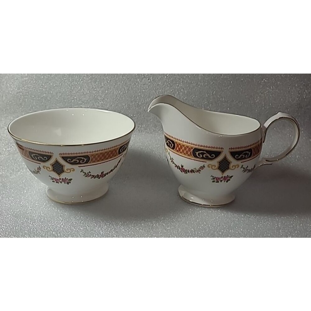 COLCLOUGH COUNTESS CHINA CREAMER & SUGAR BOWL